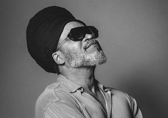 Série documental relata vida e carreira de Carlinhos Brown: saiba mais