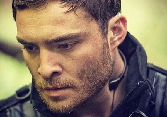 Acusação de estupro contra Ed Westwick vira caso de polícia