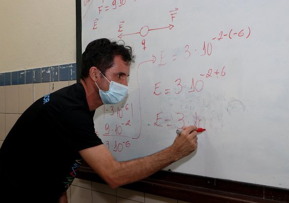 Seduc reabre chamada pública para ampliação de carga horária para professores efetivos da rede estadual