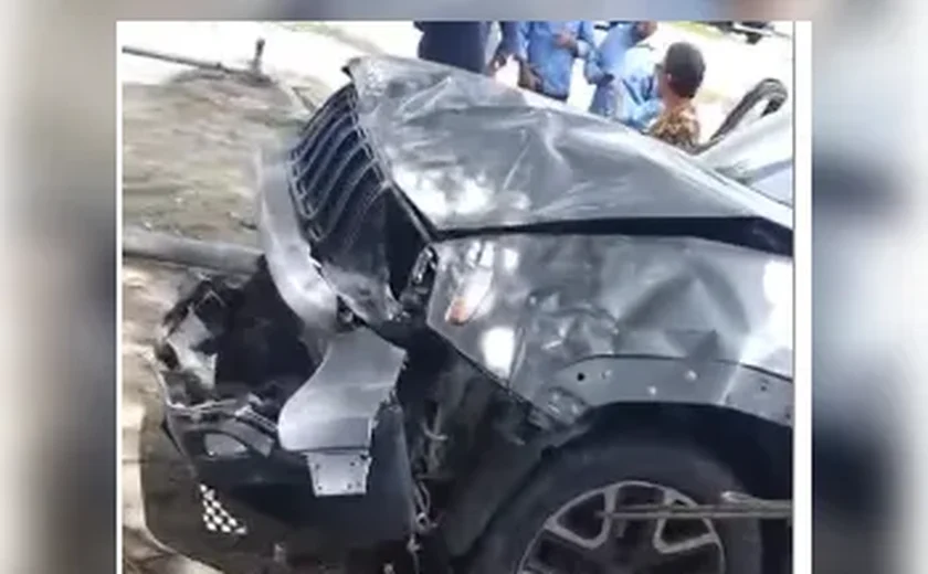 Acidente entre três veículos deixa quatro feridos em avenida de Maceió