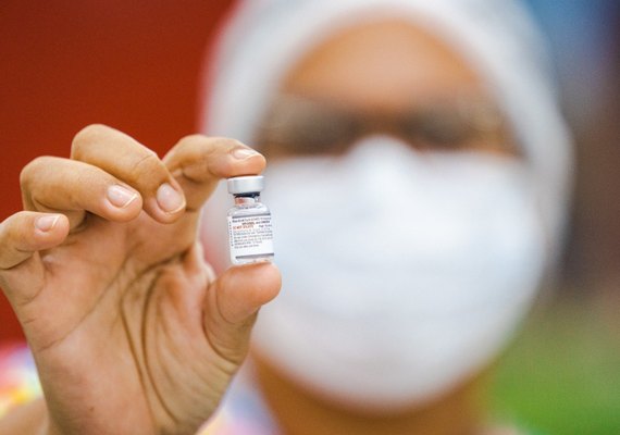 Estudo aponta que vacinas contra Covid-19 são seguras para gestantes e bebês