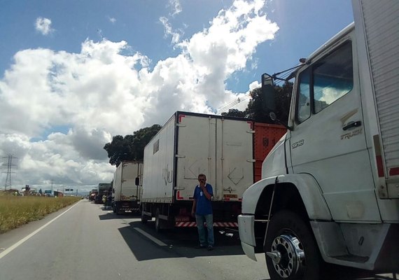 Ameaça de greve de caminhoneiros não prejudica trânsito em rodovias