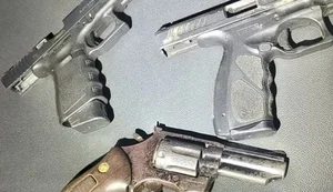 Duas armas são apreendidas durante abordagem a veículo em Cajueiro