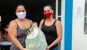 Entrega de kits de alimentação escolar da SEMED Penedo começa na Escola Irmã Jolenta