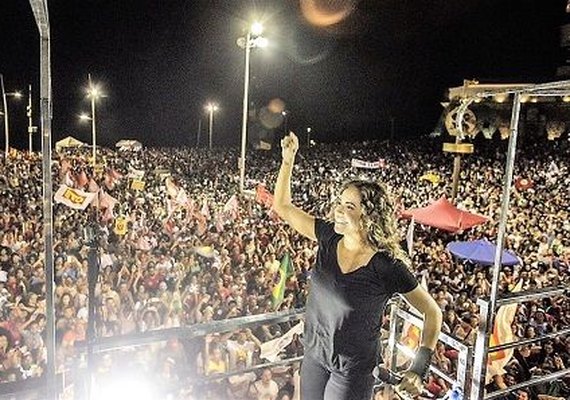 Salvador reúne milhares  que pedem para escolher novo presidente