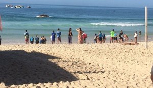 Baleia morre encalhada na Praia de Ipanema, no Rio de Janeiro