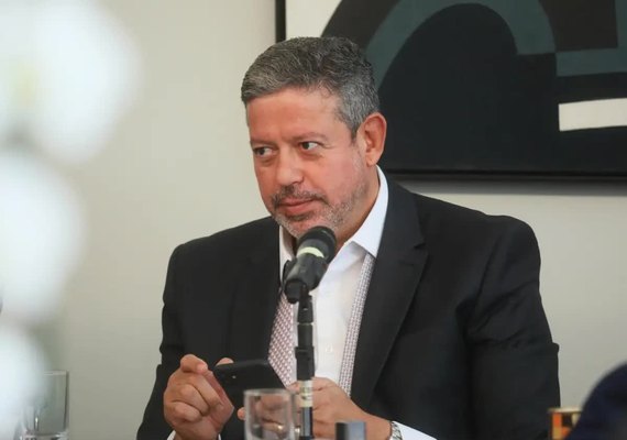 Arthur Lira exalta queda no preço da gasolina