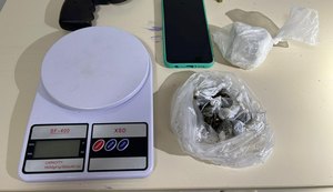 Rotam prende suspeito de tráfico e apreende arma de fogo no Conjunto Colibri