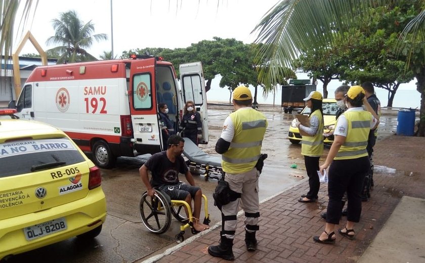 Ronda no Bairro presta socorro a homem em surto psicótico na orla de Maceió