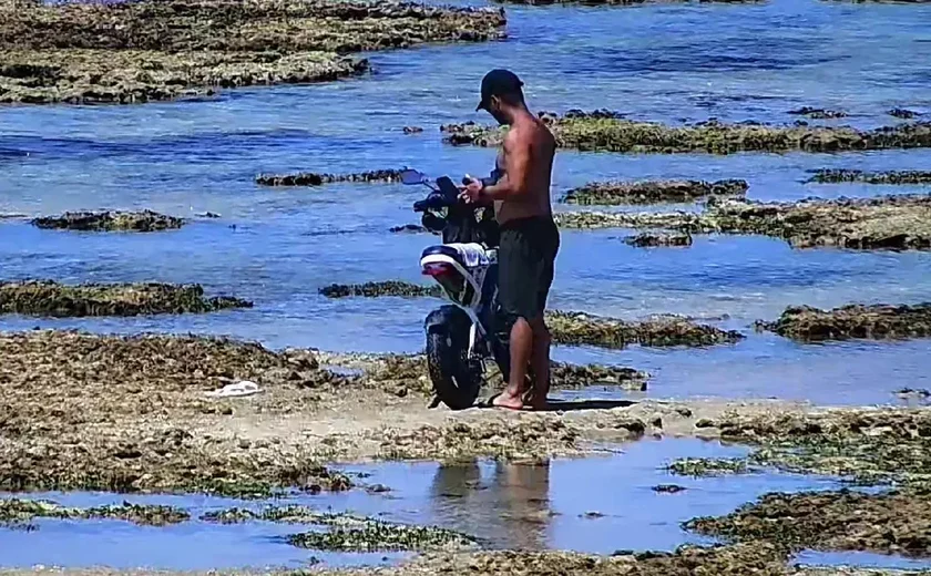 Homem é detido após conduzir moto elétrica sobre corais na Ponta Verde