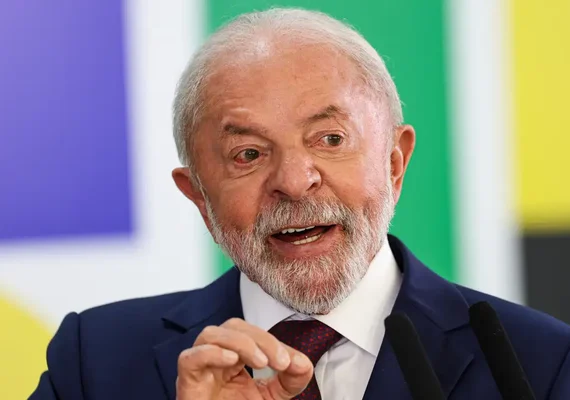 Lula anuncia isenção de visto a cidadãos chineses