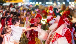Desfile leva magia do Natal para a orla da Ponta Verde