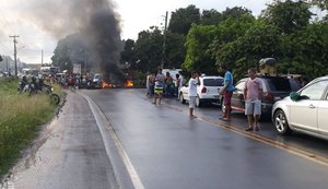 AL 101 Norte já foi desbloqueada por manifestantes na Barra de Santo Antônio