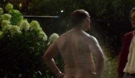 Matthew McConaughey mostra bumbum em trailer do novo filme; assista aqui