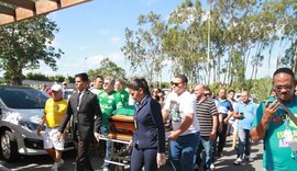 Corpo do jogador alagoano Arthur Maia é velado no cemitério Parque das Flores