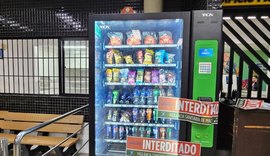 Vigilância Sanitária interdita máquina de venda automática em situação irregular