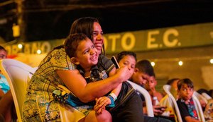 Cine Massa é sucesso em Ipioca e encanta crianças com filme a céu aberto e sorteio de prêmios