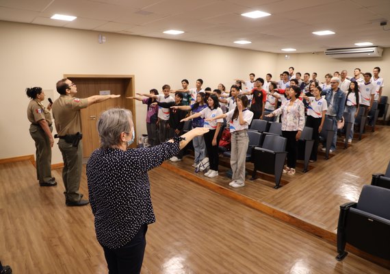 Escola volta ao MP/AL para palestra com Proerd sobre prevenção às drogas e à violência doméstica