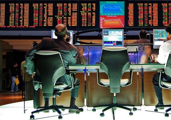 Bovespa fecha em queda nesta quinta após seis altas seguidas