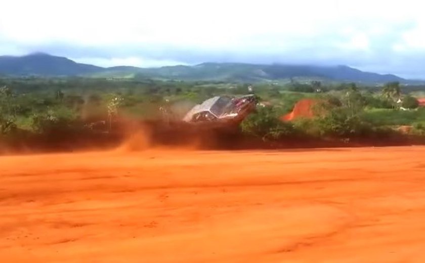 Vídeo: Motorista é preso em flagrante durante competição de 'cavalos de pau'