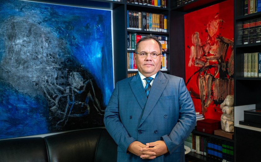 Fernando Maciel ministra palestra na Academia Alagoana de Letras