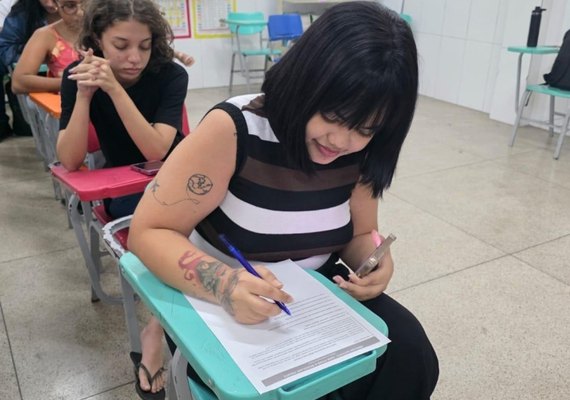 Curso gratuito de inglês transforma relação de aluna com o idioma