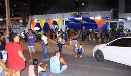 Trabalhadores fazem protesto no Comitê de Rodrigo Cunha alegando falta de pagamento