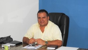 Prefeito de Paripueira corta o próprio salário na pandemia do coronavírus