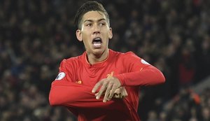 Klopp se nega a tirar Roberto Firmino do time titular do Liverpool