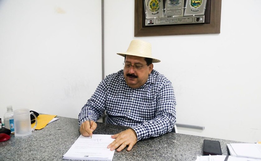 Prefeito de R. Largo assina manifesto para compra de vacinas contra Covid-19