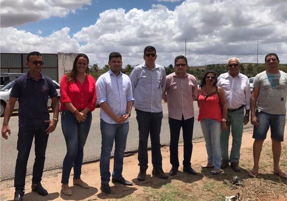 Jairzinho Lira visita área onde será construído Cisp em Lagoa da Canoa