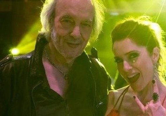 Padrinho de Lenita e Ralf, cantor Erasmo Carlos faz show em 'Sol Nascente'