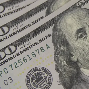 Dólar cai a R$ 5,08 e atinge menor valor em um mês