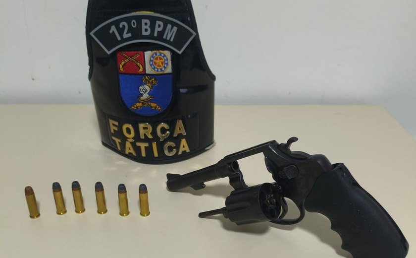 Após denúncias e abordagens, PM apreende armas de fogo e drogas; cinco são presos