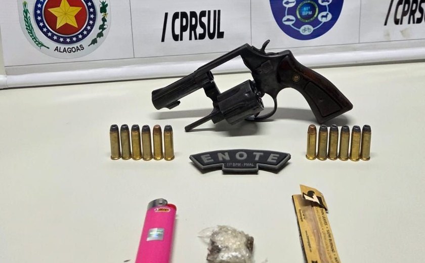 Dois homens são presos com arma e droga após denúncias de direção perigosa em Porto Real do Colégio