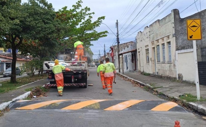 Sinalização é reforçada em diferentes pontos da cidade