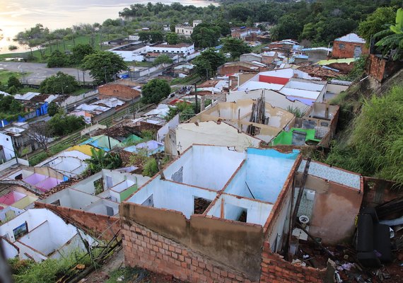 13 já tiraram a vida após afundamento do solo