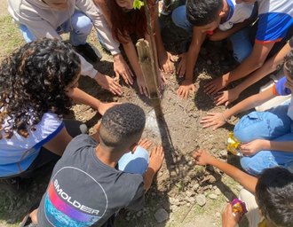 Alurb leva Projeto Arborizar é Massa para alunos de escola do Salvador Lyra