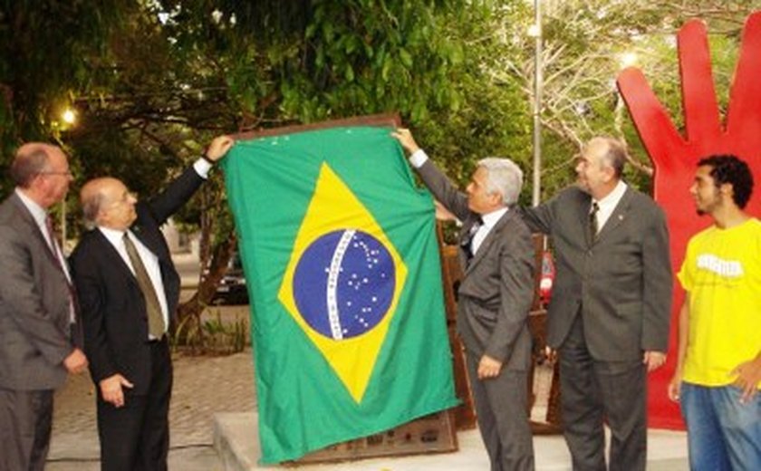 Ufal realiza ato para celebrar Dia de Luta pela Democracia Brasileira