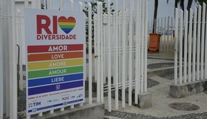 Rio celebra mês de orgulho LGBTI+ com instalação de painéis na orla