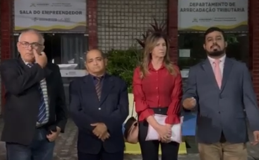 Grupo de vereadores de Junqueiro encontra Câmara fechada e grava vídeo em protesto contra falta de sessões