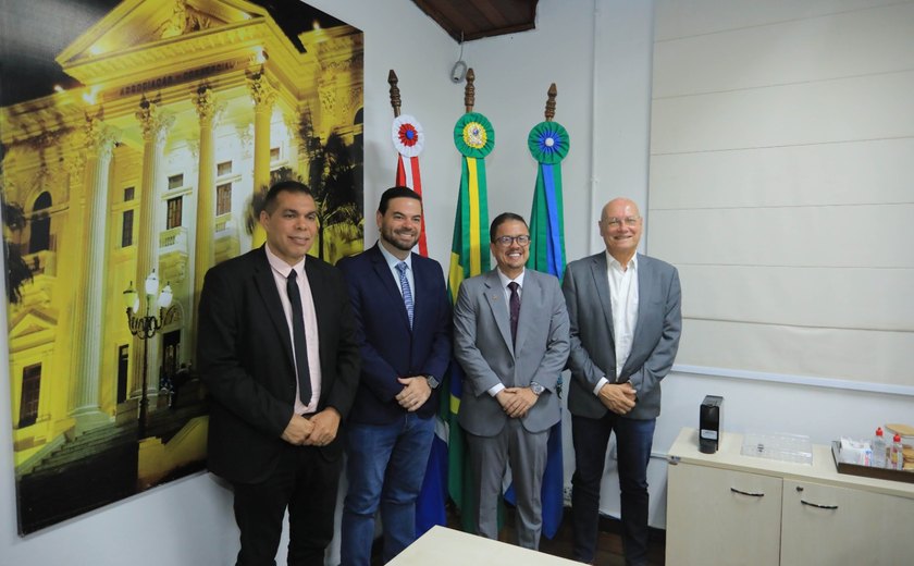 Charles Hebert toma posse como vereador na Câmara de Maceió