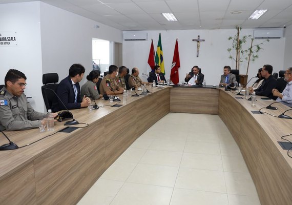 MPAL discute implantação de câmeras corporais por policiais militares