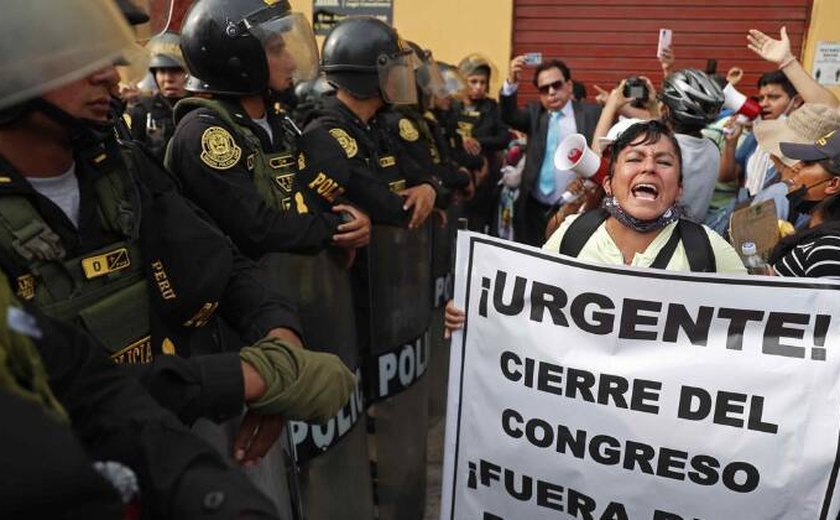 Sobe para 61 o total de mortos em protestos no Peru