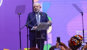 Lula abre conferência e sanciona ampliação da licença-maternidade