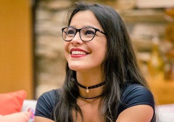 Emilly Araújo tenta falar com Justin Bieber, mas acaba virando piada