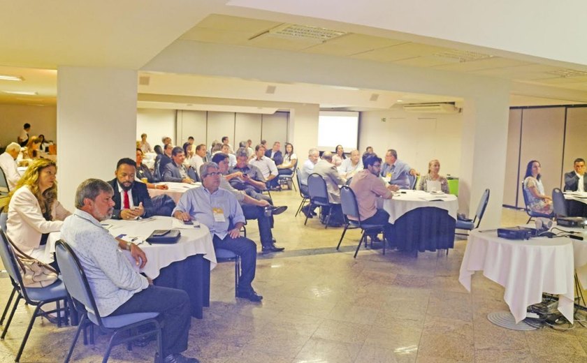 Fórum discute em Maceió políticas para fortalecer sindicatos patronais