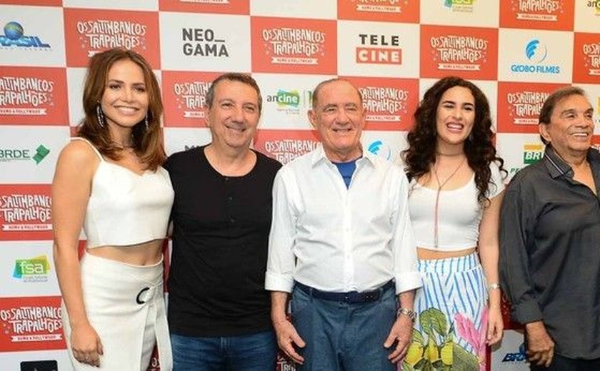 Renato Aragão vai à pré-estreia do fime 'Os Saltimbancos Trapalhões'