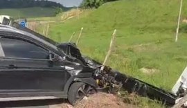 Vídeo: colisão entre três carros e um caminhão deixa quatro pessoas com ferimentos leves