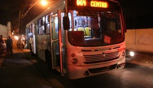 Menores são apreendidos com sete celulares roubados em ônibus